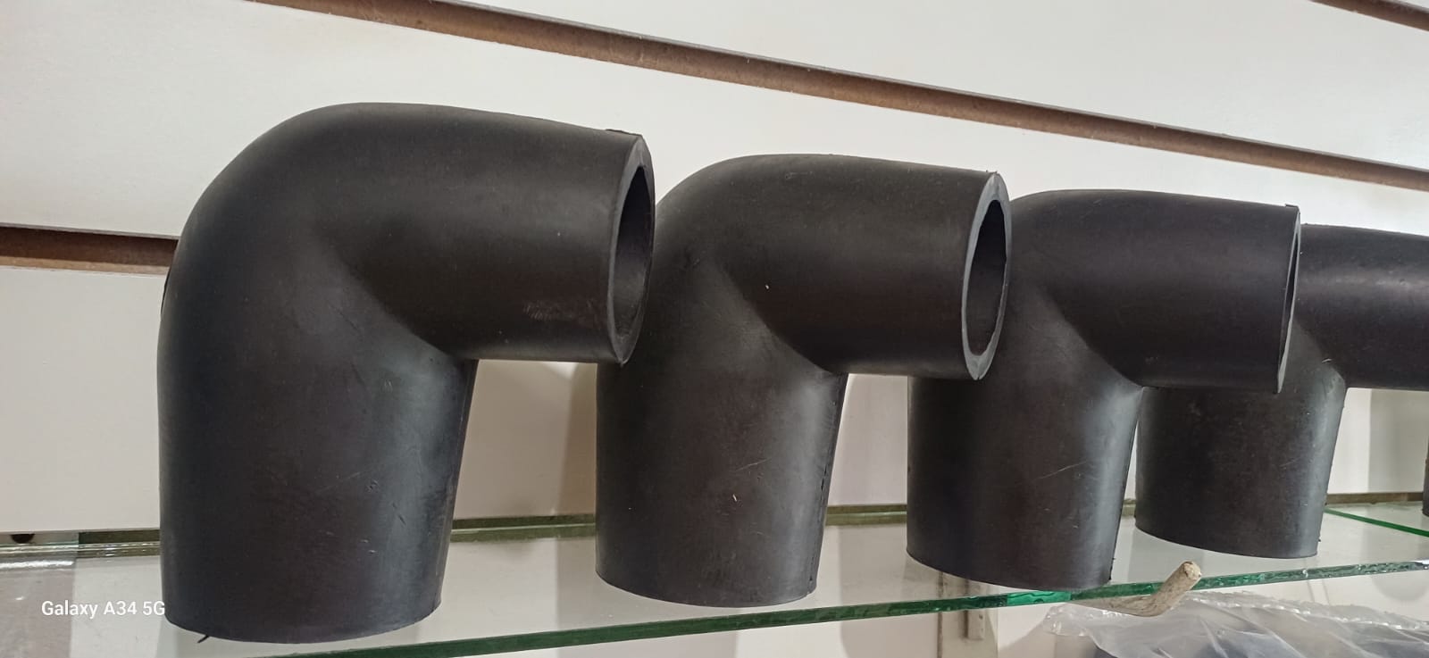 Codos de goma y entradas de leche en acero inoxidable en stock en Agro Ordeño, Bugaba